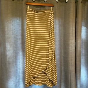 Tan/white stripe Max Studio skirt